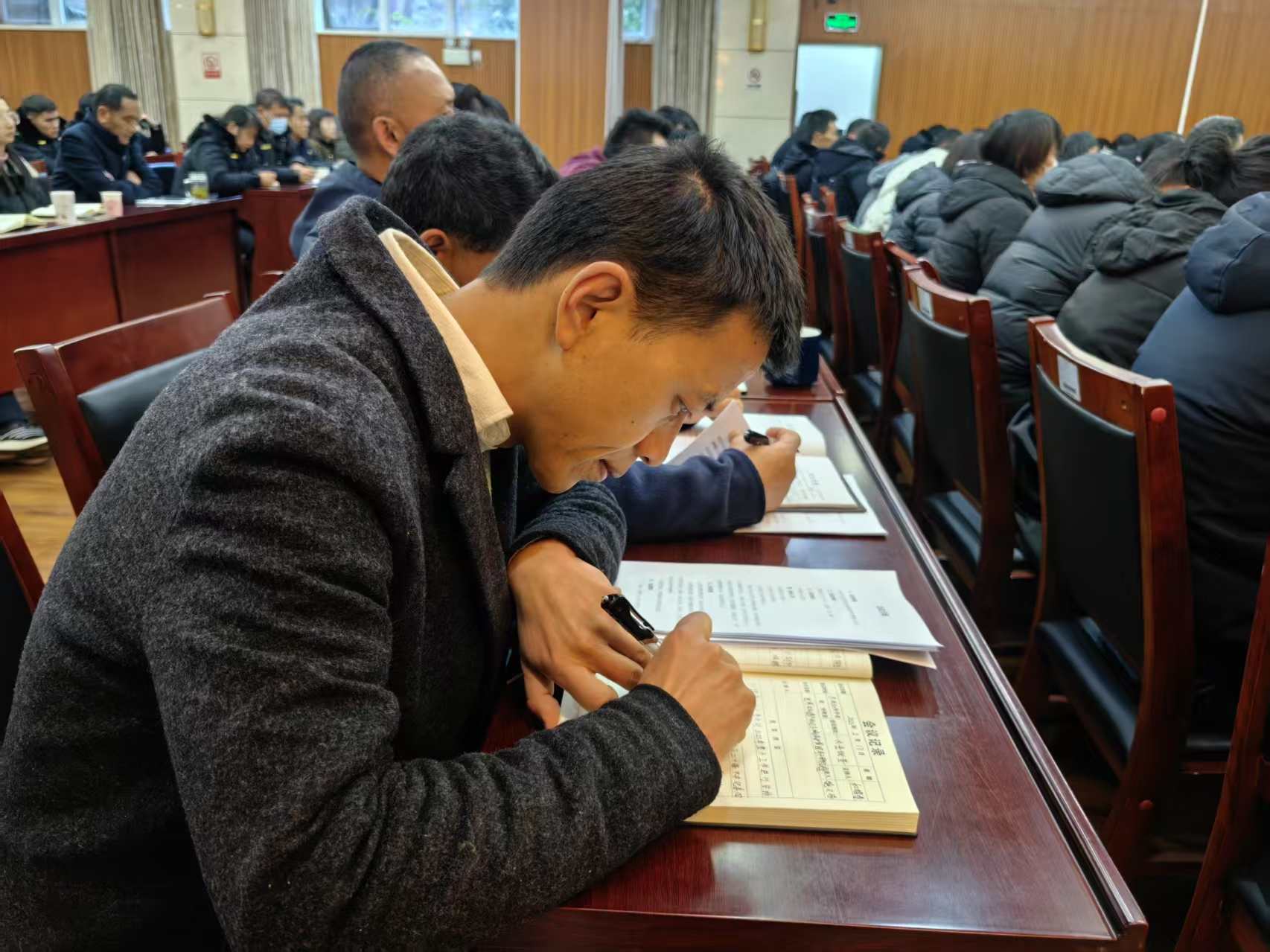 总结2024谋局2025！丽江古城保护管理局召开干部职工大会4.jpeg