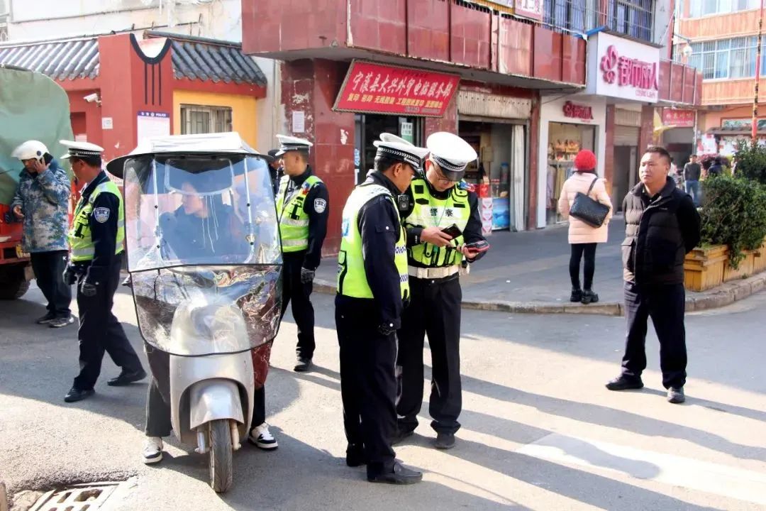 22 辆违停车被拖移，19 辆违规车遭处罚，宁蒗交通整治成果亮眼1.jpg