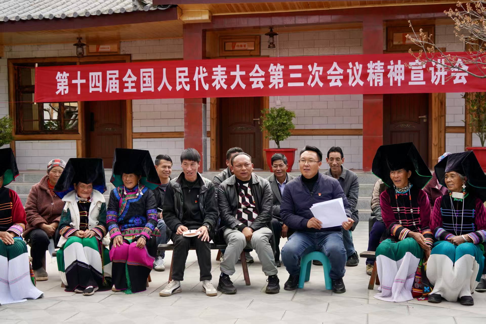 乘着春风再出发——全国人大代表鲁权向乡亲宣讲两会精神.jpg