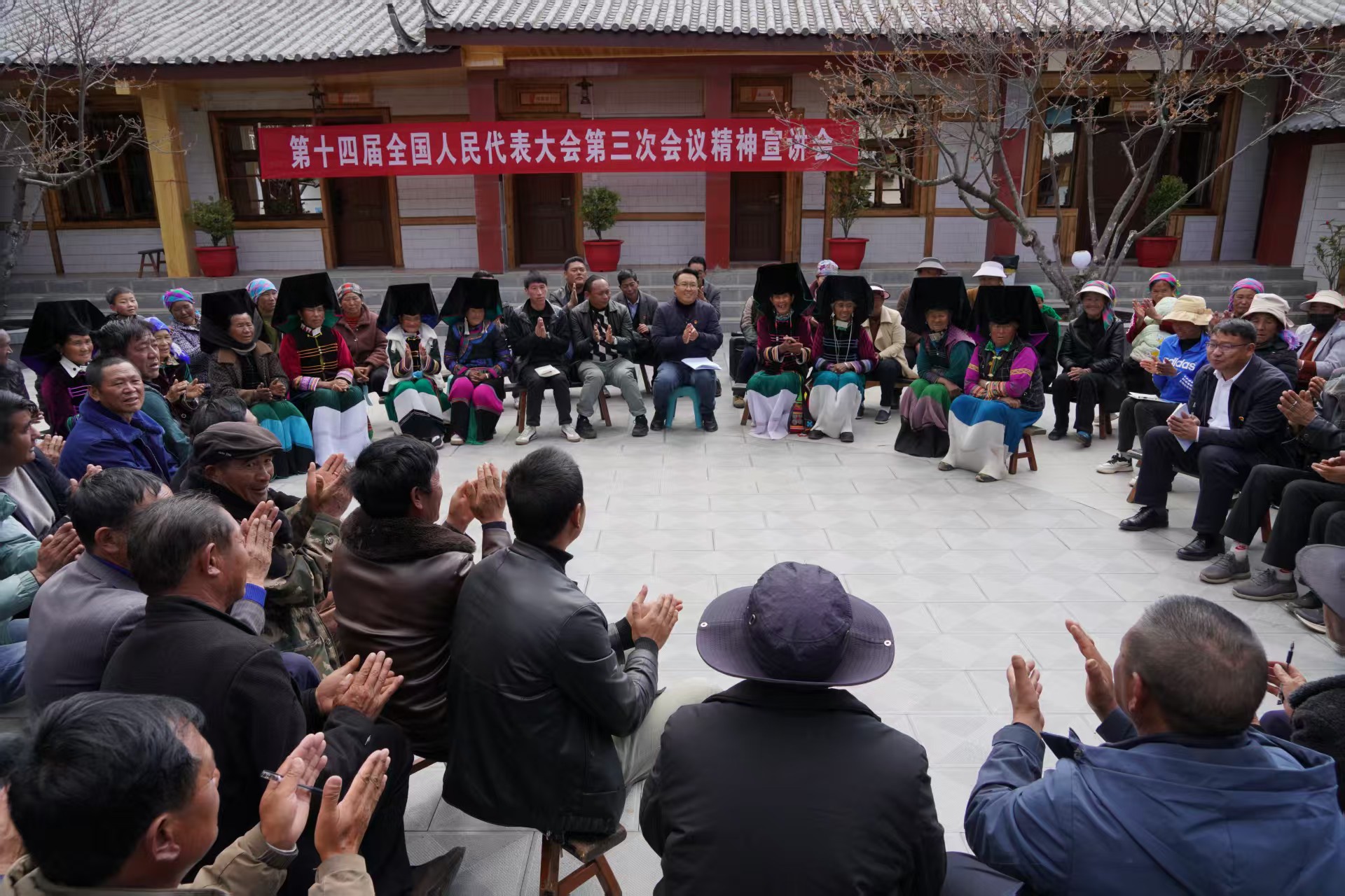 乘着春风再出发——全国人大代表鲁权向乡亲宣讲两会精神2.jpg