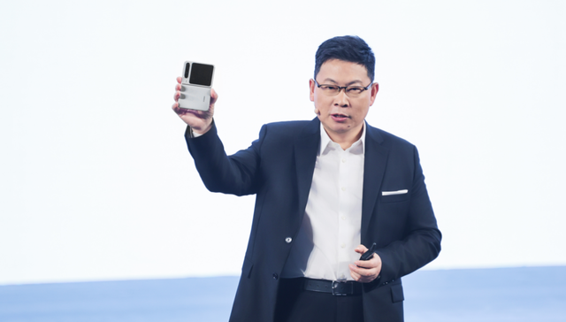 三折叠还没完，华为为什么又要做阔折叠手机？.png
