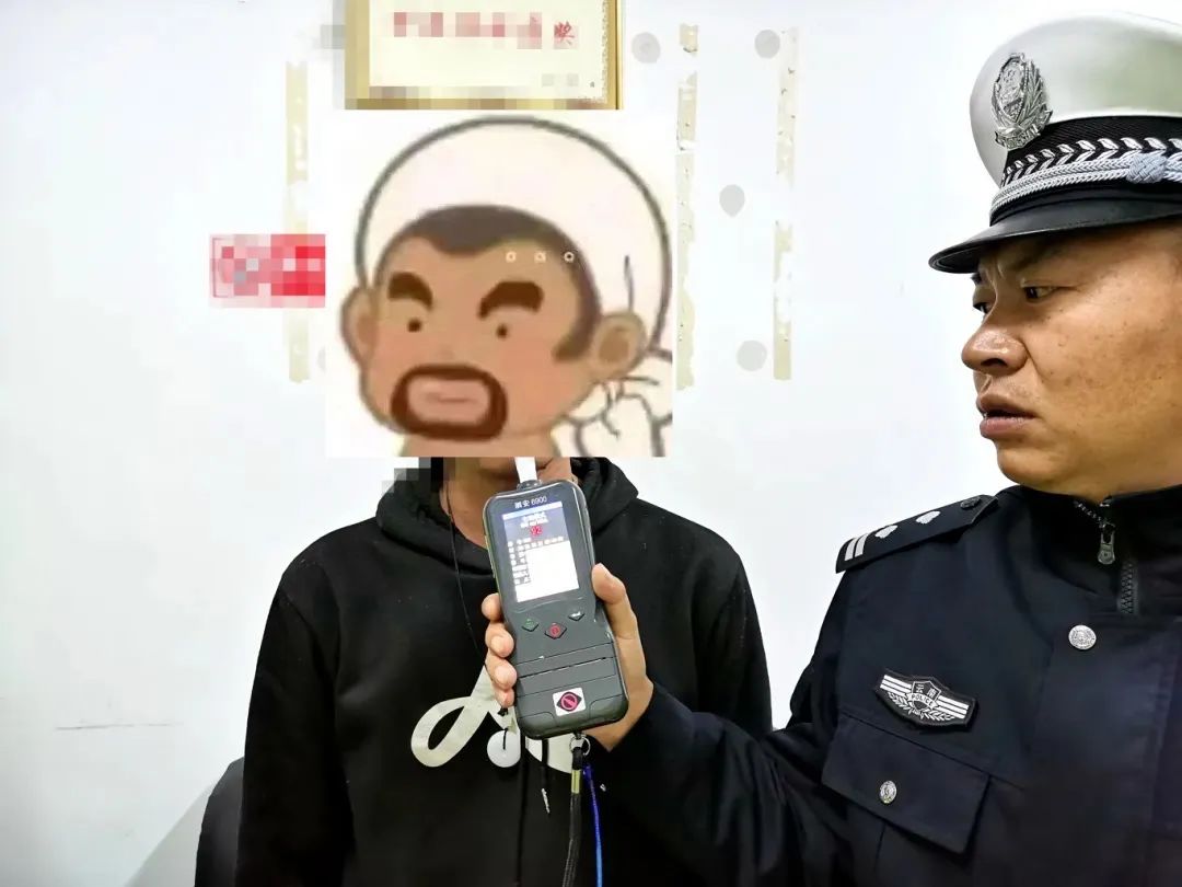 “醉”胆包天！宁蒗男子直播醉驾，自酿苦果2.jpg