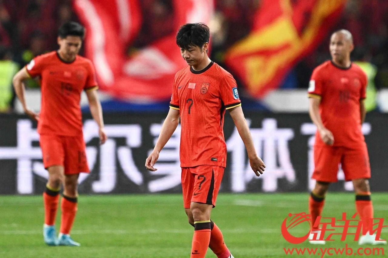 国足0-2不敌澳大利亚 提前无缘直通2026世界杯1.jpg