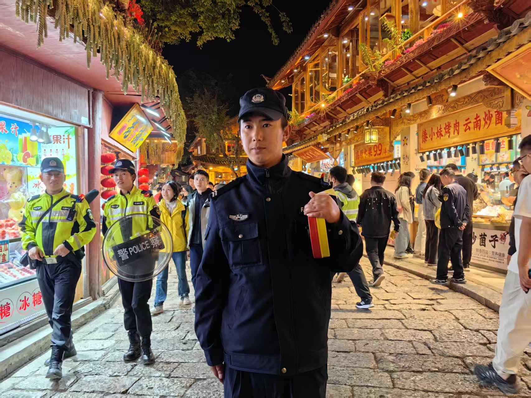 丽江古城开展五一假日客流疏导应急演练，全力保障游客安全畅游2.jpeg