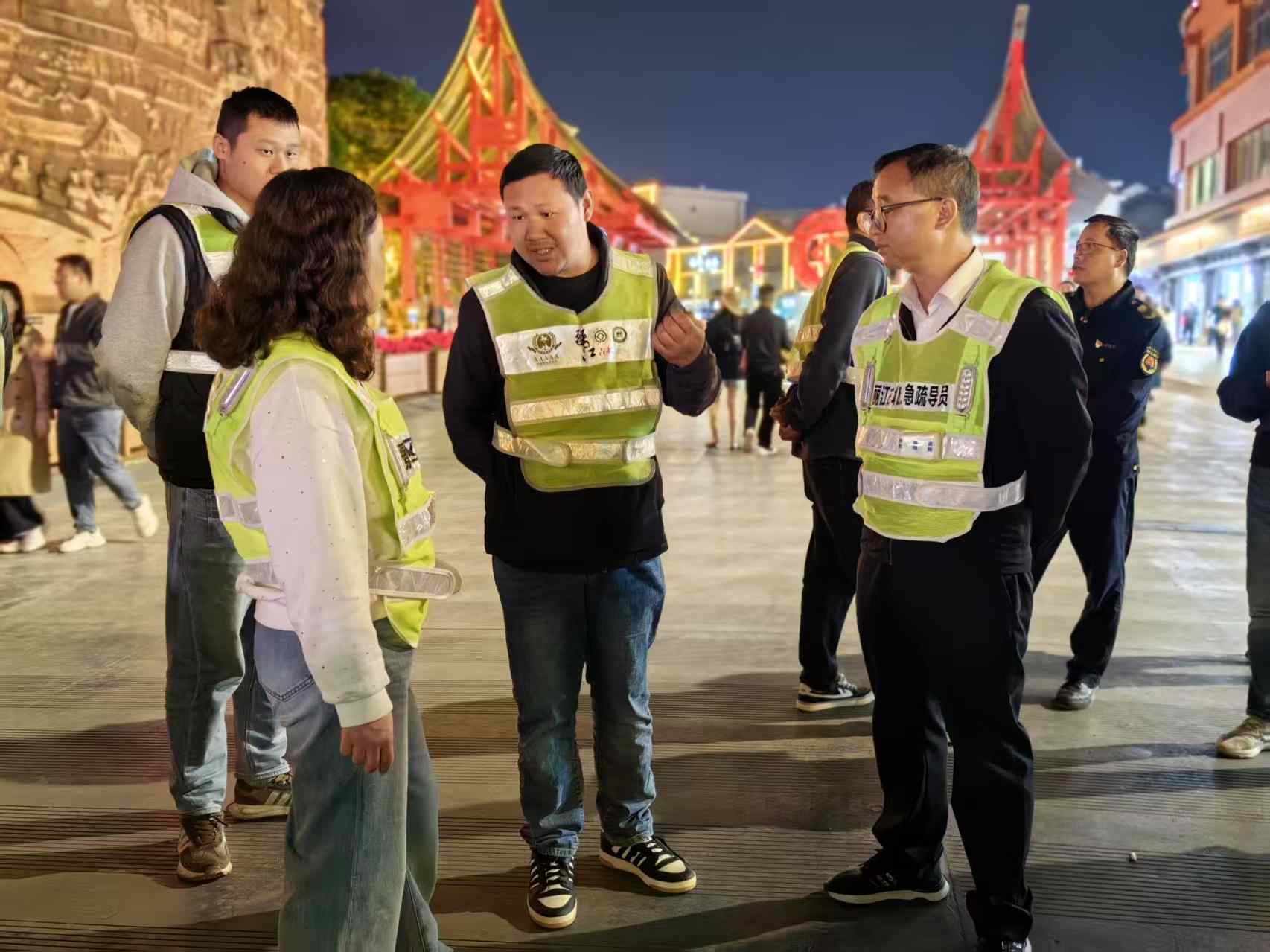 丽江古城开展五一假日客流疏导应急演练，全力保障游客安全畅游5.jpeg