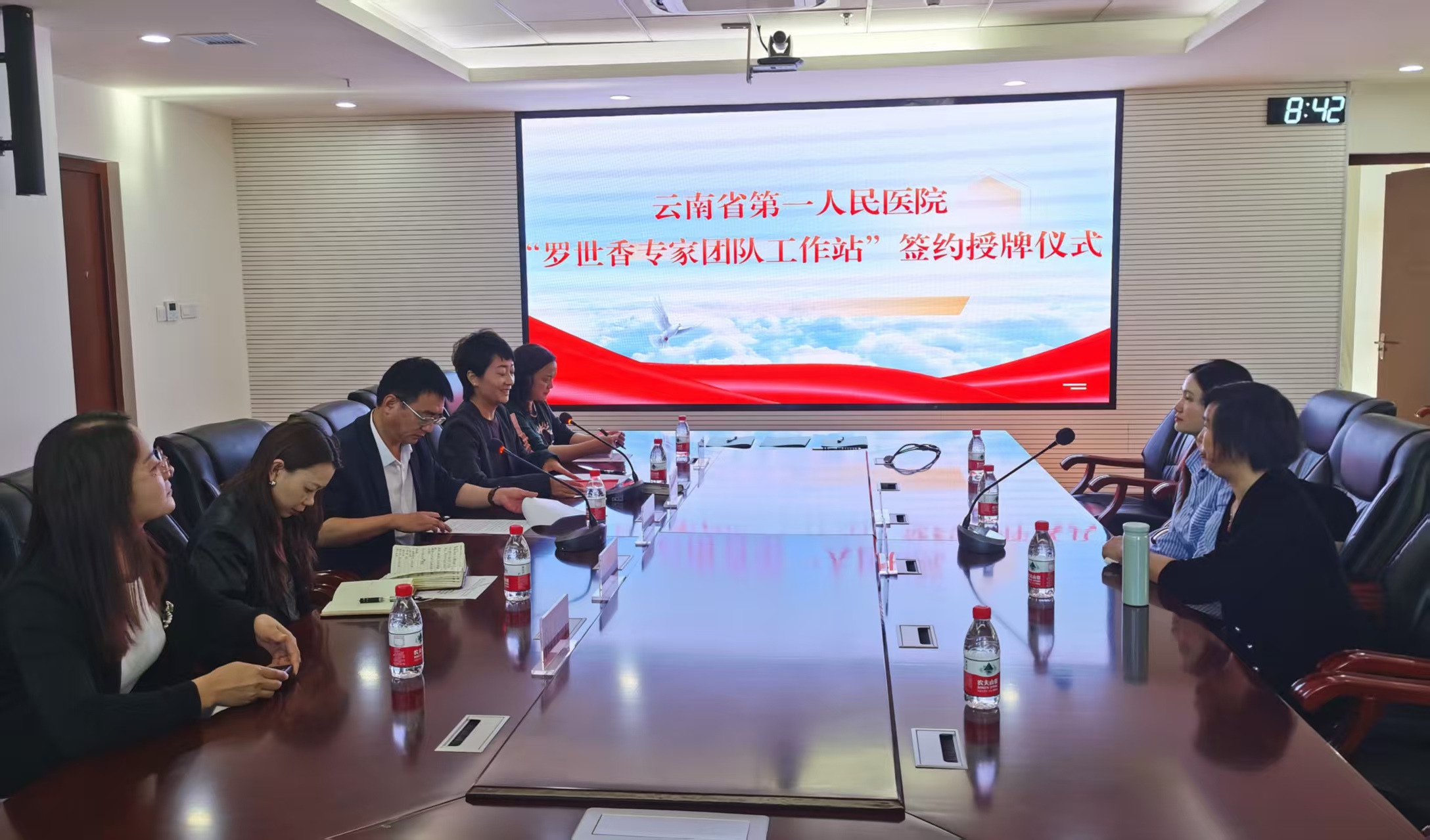 产科“强援”就位！罗世香专家工作站落户丽江市人民医院1.jpg