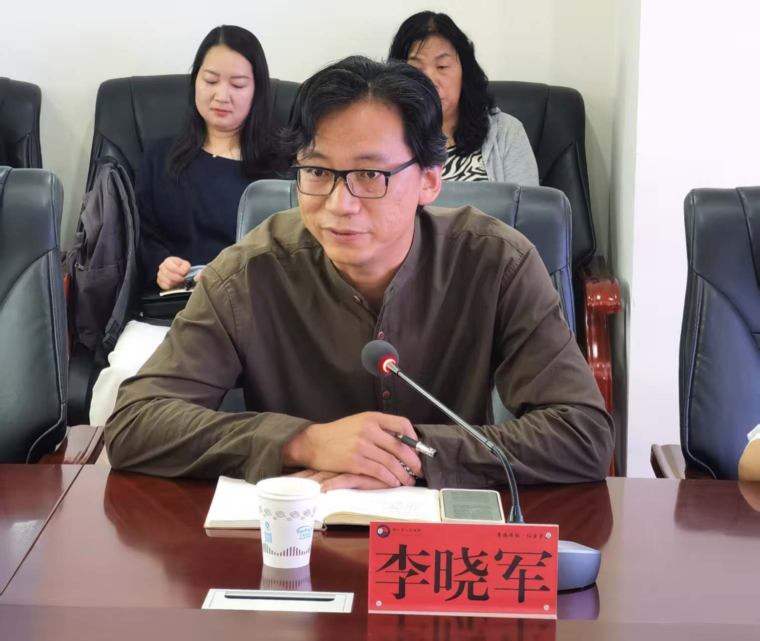 打造呼吸危重症救治高地！牛小群主任专家工作站入驻丽江市人民医院2.jpg