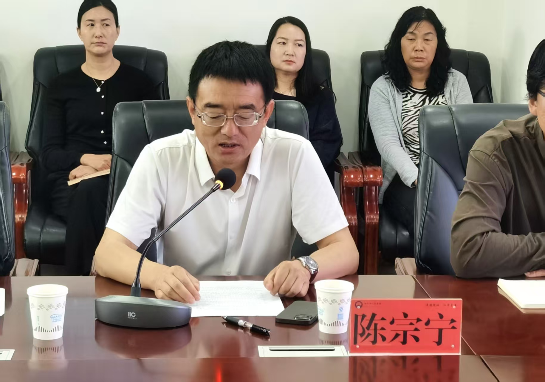 打造呼吸危重症救治高地！牛小群主任专家工作站入驻丽江市人民医院3.jpg