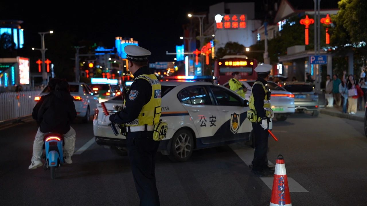 与“粽”不同的坚守：丽江交警守护平安“不打烊”