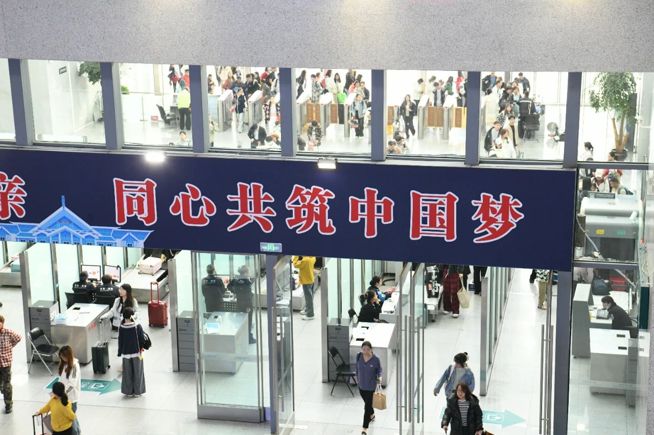 端午假期，丽江火车站发送旅客3.4万人次2.jpg