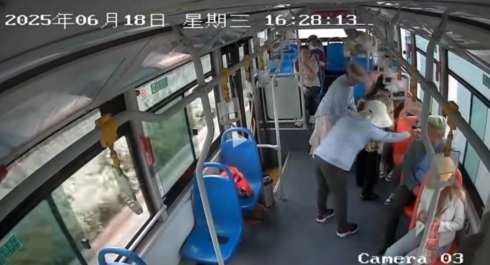 4分钟生死时速！丽江“求知专线”上演暖心救援1.jpg