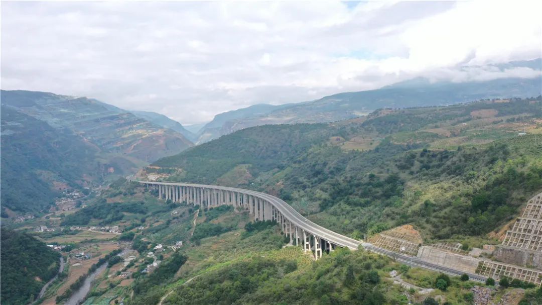 注意！6月28日、30日，华丽高速营盘山隧道将临时交通管制