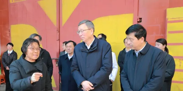 教育部副部长王嘉毅调研华坪女高 强调传承楷模精神推进教育高质量发展