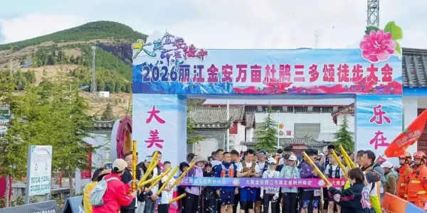 杜鹃花海 + 茶马古道，这场徒步把丽江春天走活了