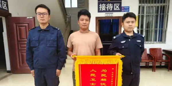 永胜一商户收购贡菜多付货款，民警及时帮忙追回