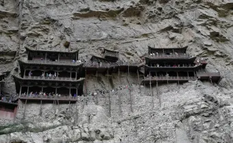一票难求 VS 黄牛囤票！悬空寺限流之下，游客为何遭 “双重堵心”？