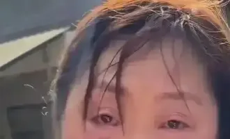 救灾一线女支书遭配饰非议 理性看待干部形象莫偏离救灾本心