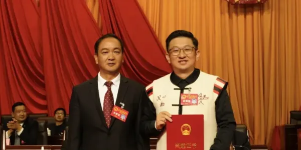 周志坚当选玉龙县人民政府县长