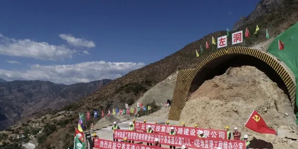 宁香高速拉伯隧道进口顺利进洞！这份“地下工程”攻坚正式开启