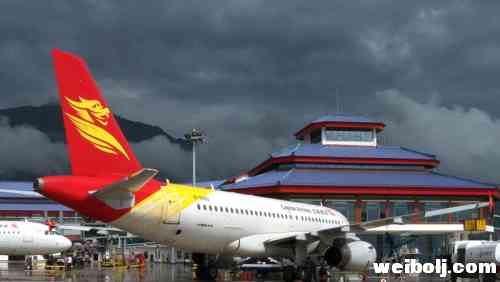 昨晚，丽江飞郑州200多乘客被困三义机场
