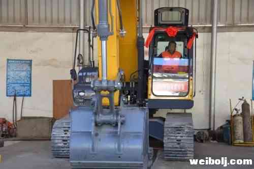 丽江公路局对首批世行项目养护机械设备进行验收.webp (2).jpg