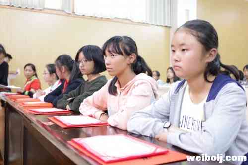 丽江两家企业捐助了玉龙县119名学子的助学捐款40万