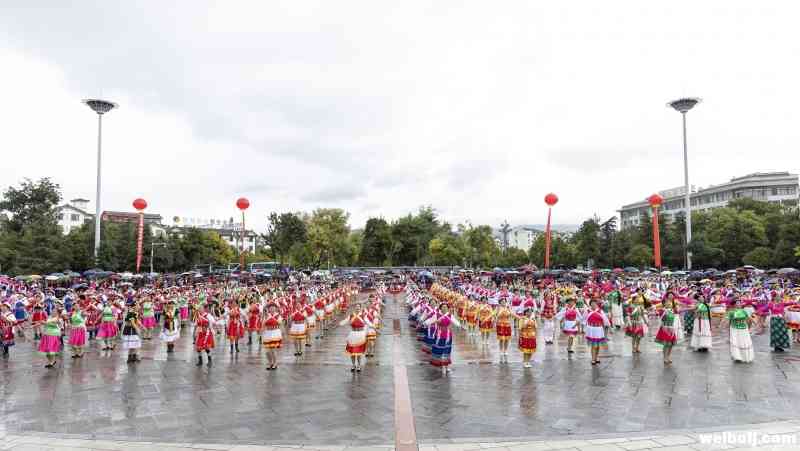 全国第二届夕阳红广场舞（民族舞）大赛开幕在丽江开幕