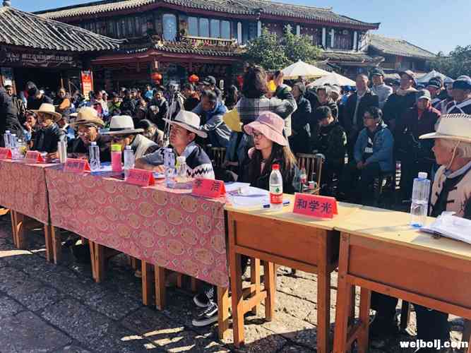 今天数百人齐聚丽江古城载歌载舞，比过年还热闹 咋回事？