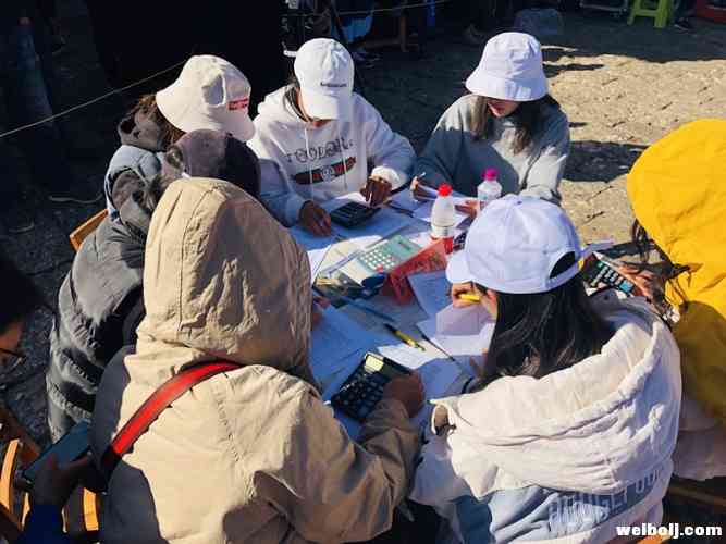 今天数百人齐聚丽江古城载歌载舞，比过年还热闹 咋回事？