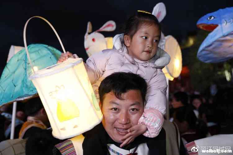 千盏花灯流光溢彩，元宵夜的丽江古城沸腾啦！