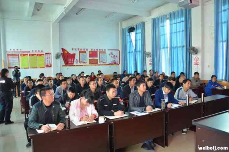 周秀光副县长到中心镇开展扫黑除恶专项斗争宣讲