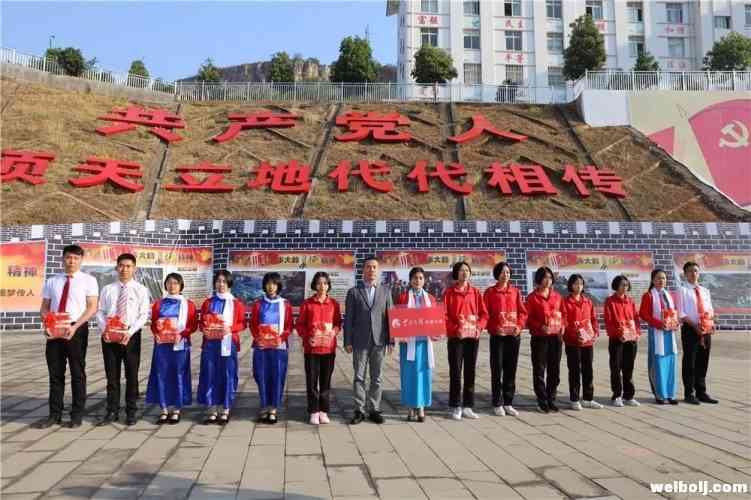 “云岭先锋·党建书屋”落户丽江华坪女子高中