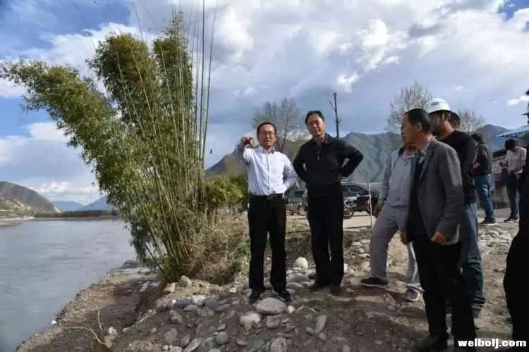 市长郑艺到玉龙县巨甸镇检查指导灾后恢复重建
