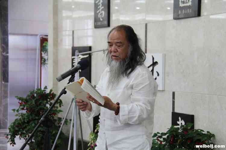 白庚胜先生的“滇云第一长联”捐赠给家乡丽江