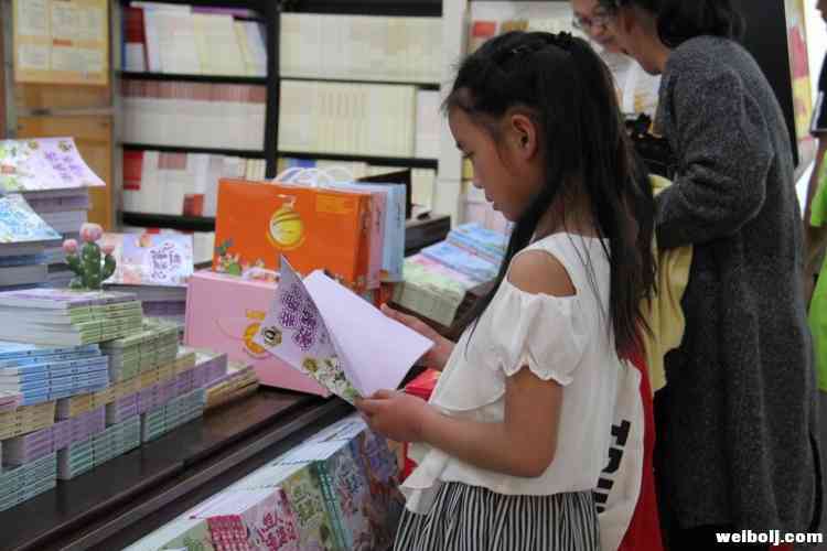 杨红樱丽江见面会|新华书店图书城今天被“小樱桃”们包围啦！