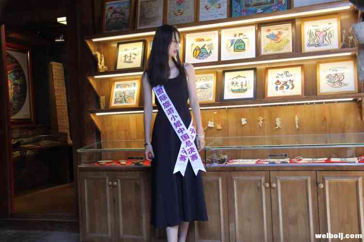 国际旅游小姐换上纳西服饰现身丽江古城！你偶遇了吗？