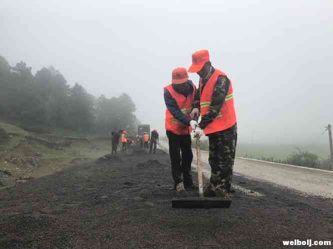 扎根公路养护一线编织小凉山美丽公路梦想的敬业先进生产工作者 -记丽江公路局宁蒗分局战河公路管理所所长赵 ...