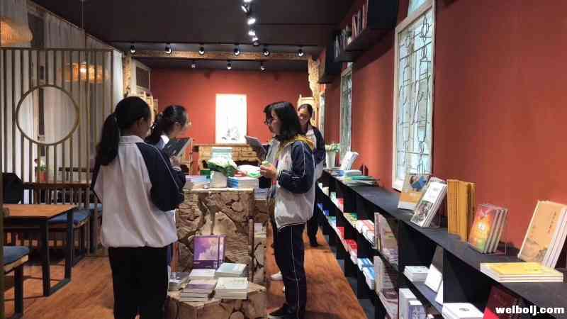 丽江最具文化底蕴的新华书店校园书店开业了！建于清末丽江府中学堂旧址！
