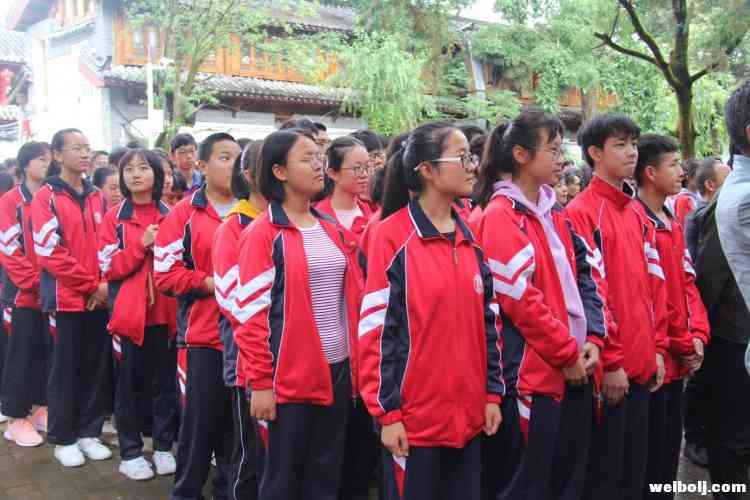 丽江最具文化底蕴的新华书店校园书店开业了！建于清末丽江府中学堂旧址！