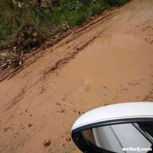 车走车受不了，人走人受不了！丽江城区“最烂”一条路何时修？