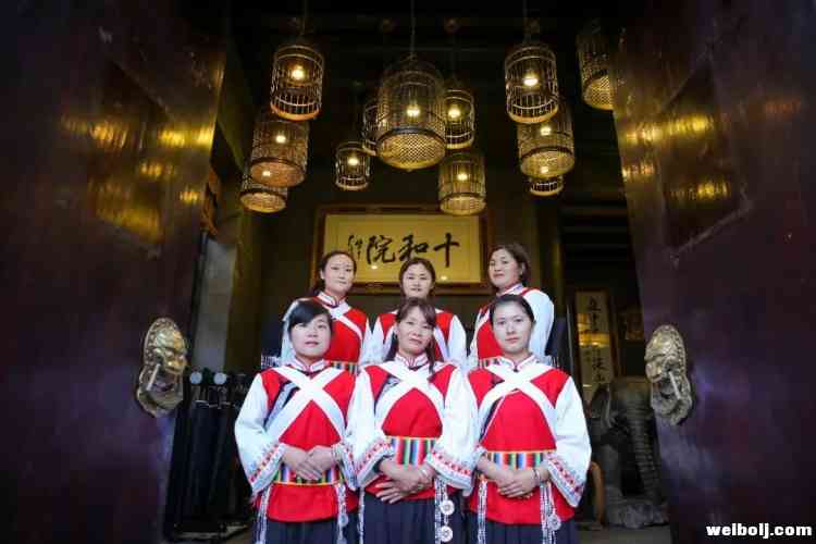 新奇！在住宿的客栈，上一堂纳西东巴文课是什么体验？