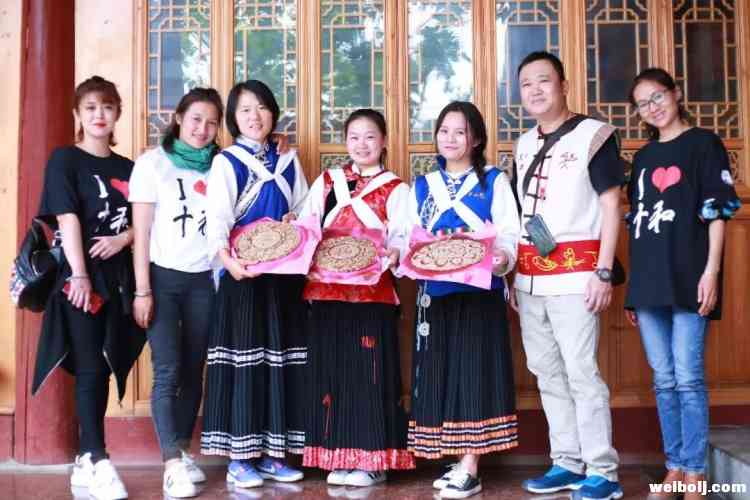 新奇！在住宿的客栈，上一堂纳西东巴文课是什么体验？