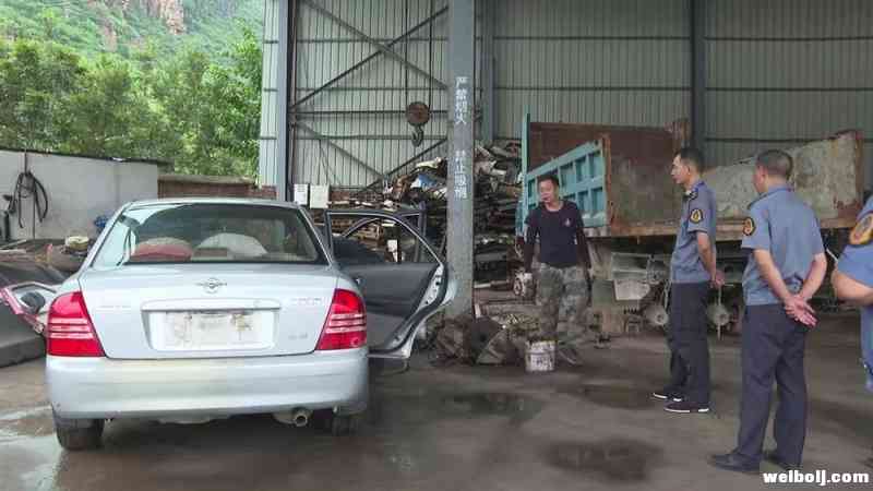 华坪县依法报废一辆非法营运车辆