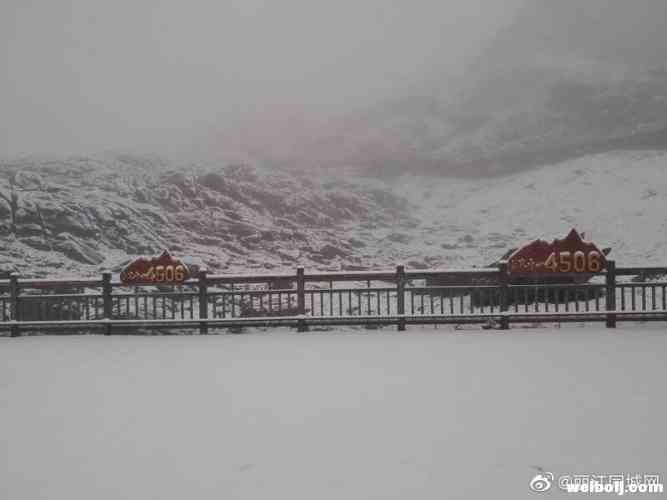 丽江成功“入冬”，玉龙雪山下雪啦！美爆了！
