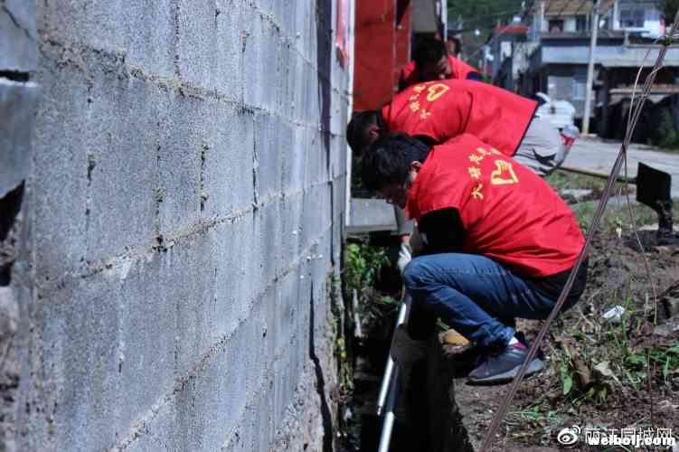 环境卫生集中整治！500余人动手“扮靓”文智社区，焕然一新迎国庆！