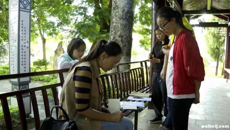 志愿者爱心助学暖人心