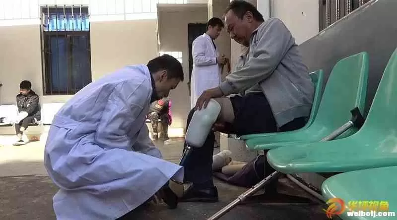 华坪县残联为23名贫困肢体残疾人免费更换假肢和矫正器