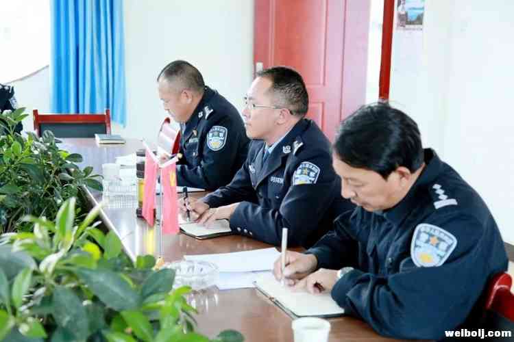 周明局长到交警大队检查指导近期重点工作