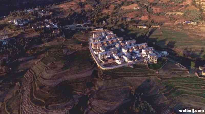 盖起小洋楼，铺上水泥路，永胜这个贫困村变了！