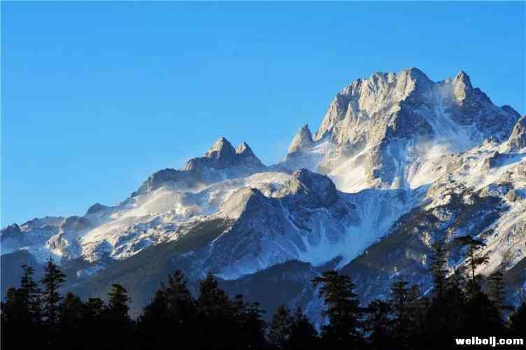 冬季的玉龙雪山仿佛人间仙境！